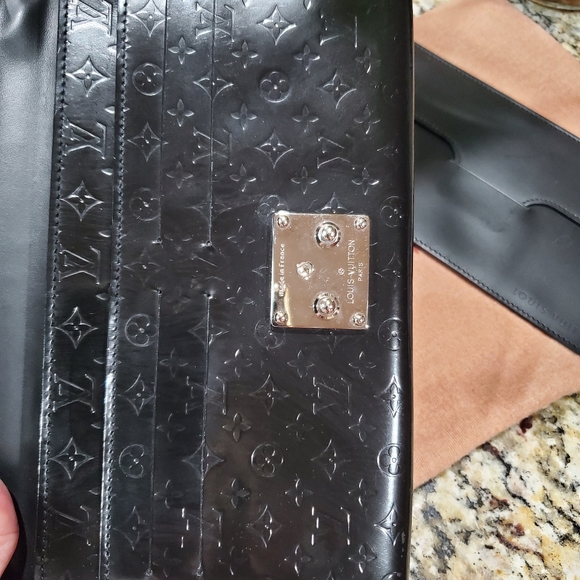 Pre-love own  Louis Vuitton pochette handbag. - Picture 7 of 16